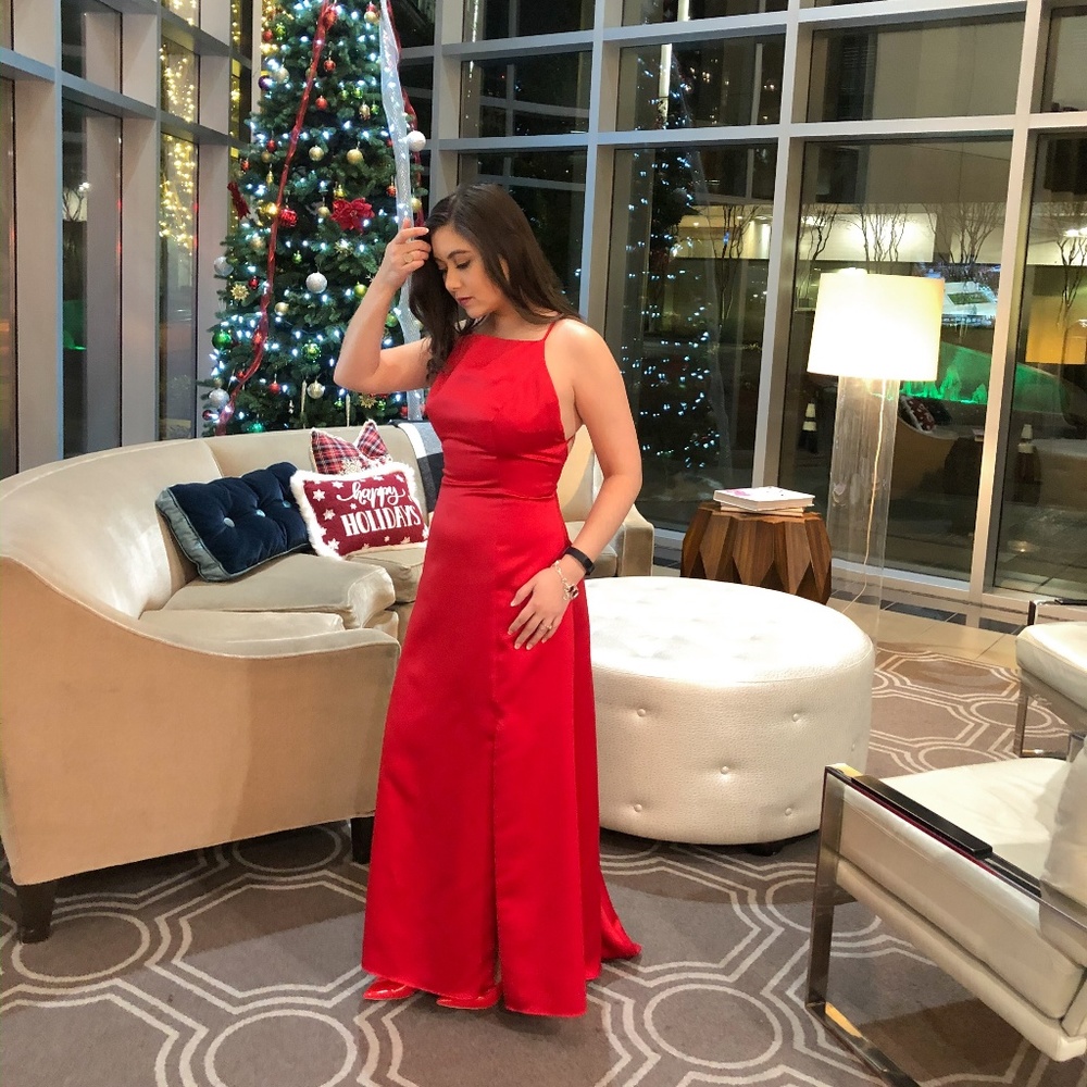 Stop Traffic in this Elegantly Sexy Red Gown!